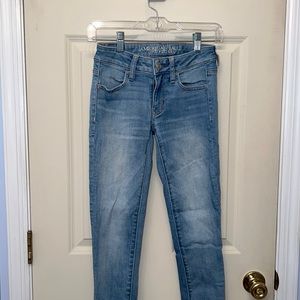 size 0 american eagle light wash super super stretch skinny jeans